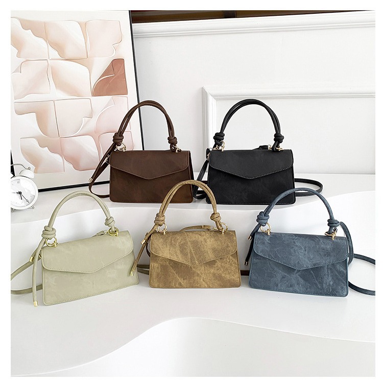 Neto rojo Joker tendencia de color sólido bolso simple bolso de las mujeres 2024 Invierno nuevo bolso cuadrado pequeño oblicuo Cruz Portátil Bolsa de costura del coche