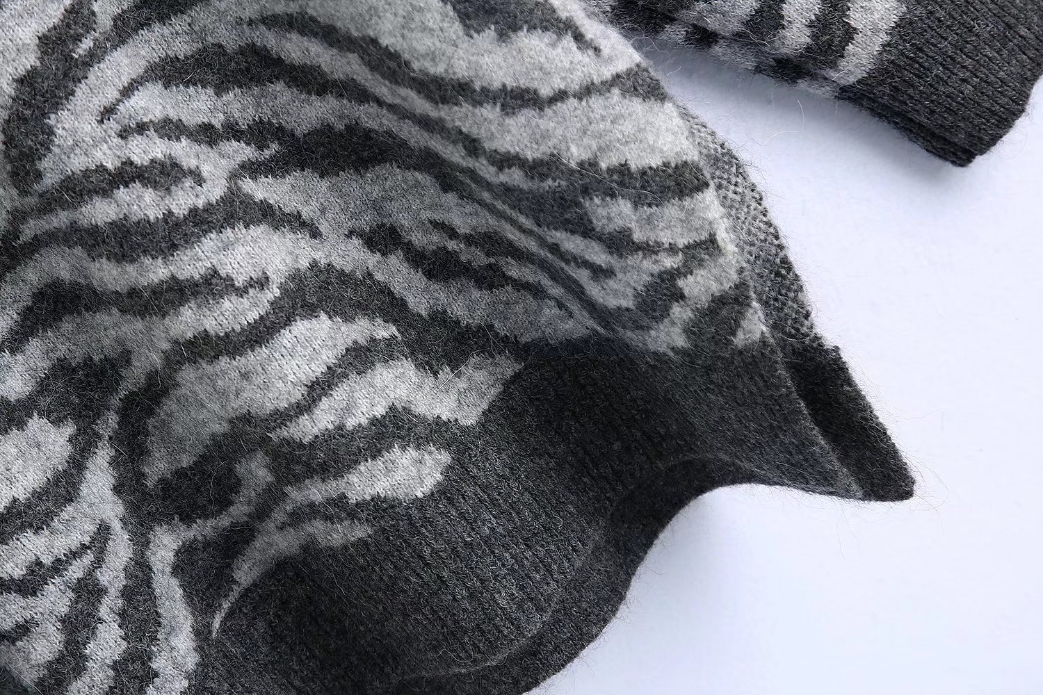 Blended Zebra Print Hooded Knitted Sweater NSXFL105276