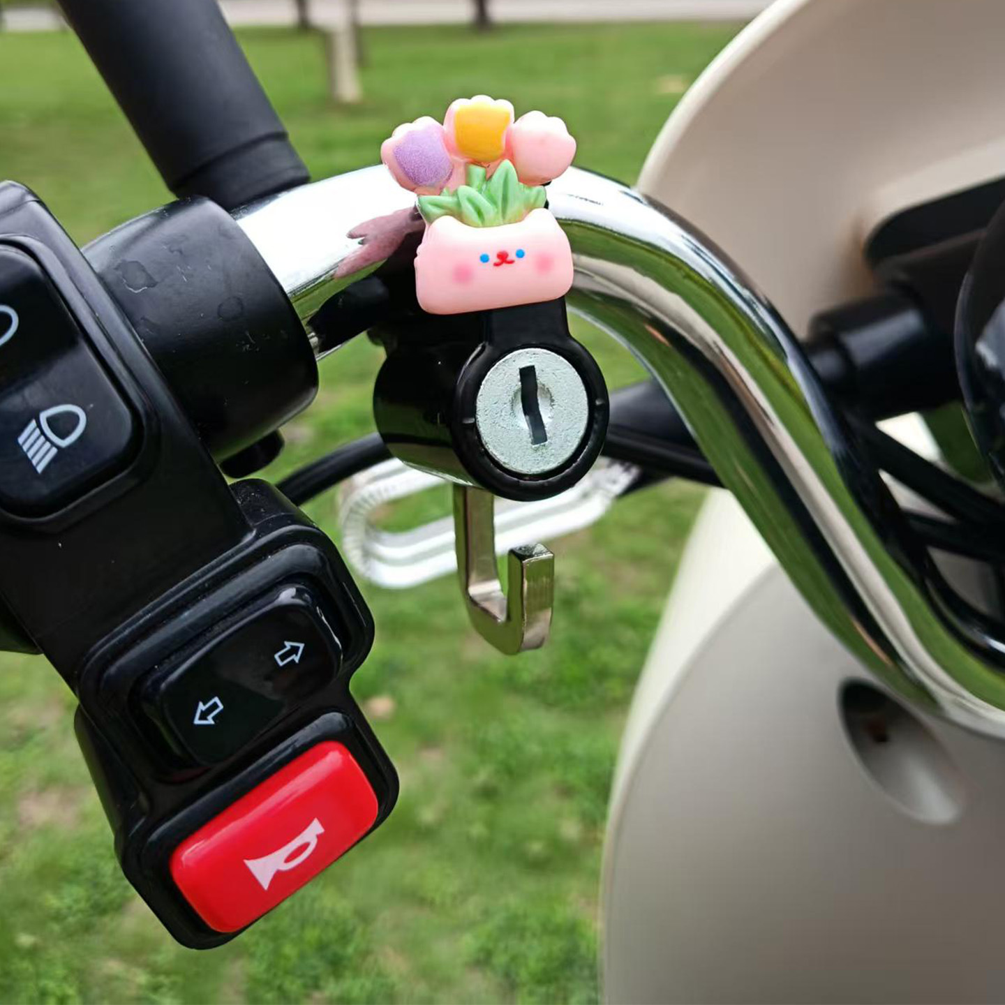 Cartoon Helmet Lock for Bicycles, Electric Vehicles, Motorcycles, Scooters, Mountain Bikes, Baby Strollers, Multifunctional Anti-Theft Lock Hook