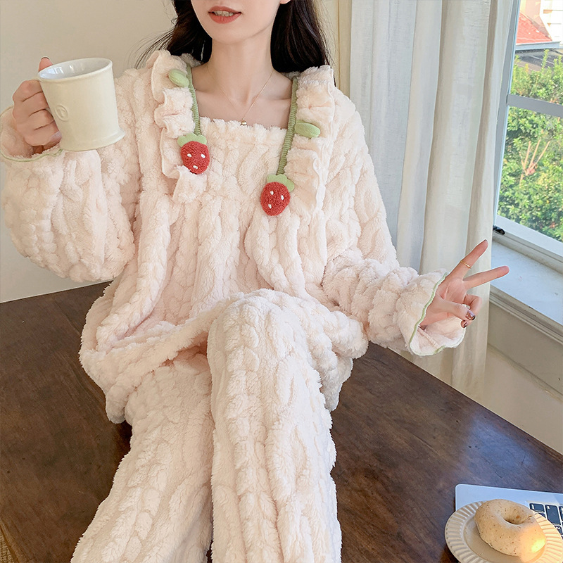 New Pajamas Women's Autumn and Winter Flannel 260g Thickened Pullover Loose Simple Style Strawberry Home Clothes Low Price
