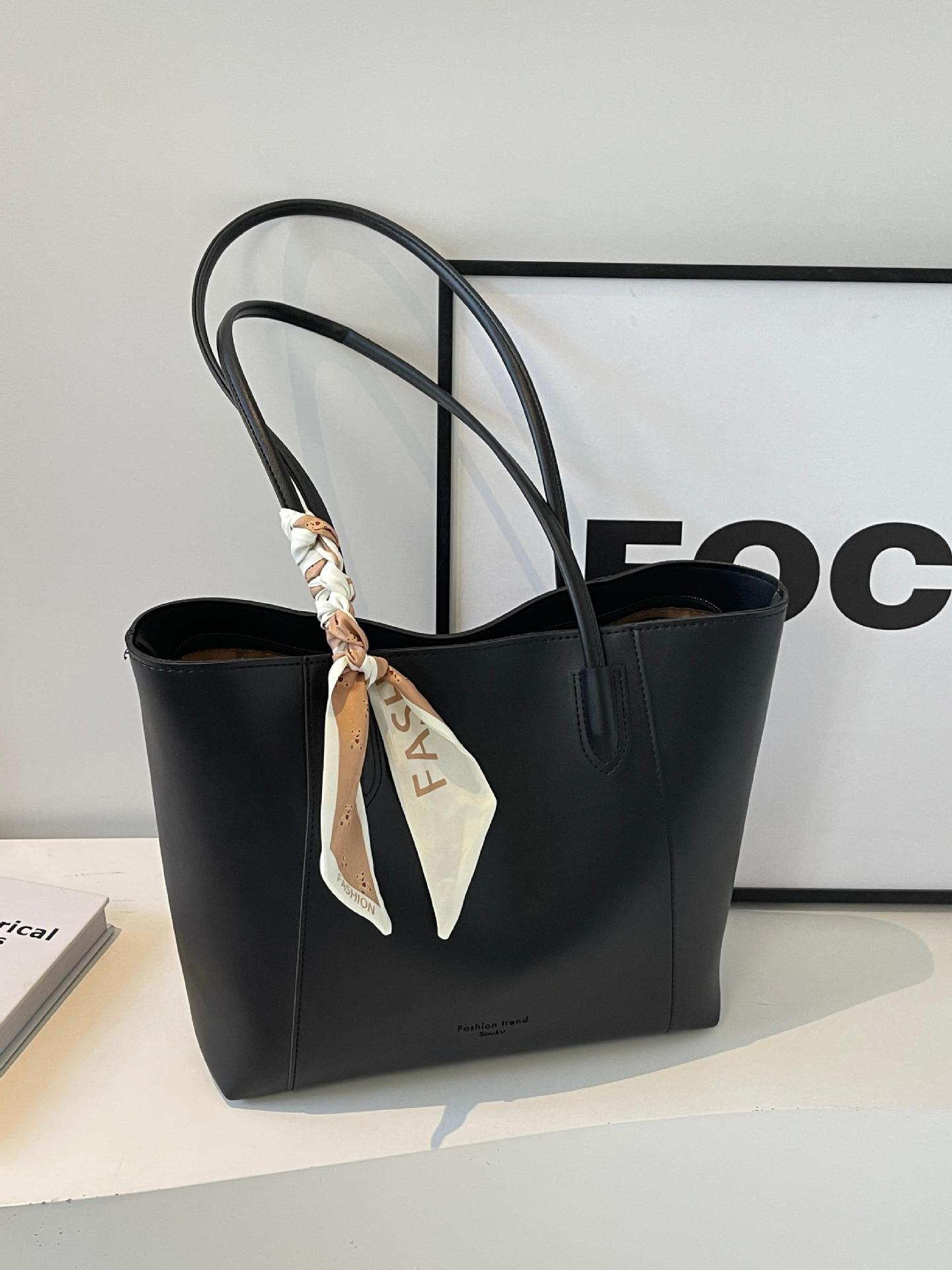 Bolsa de viaje transfronteriza de gran capacidad para mujeres 2025 nueva moda universal simple bolso de hombro axilar