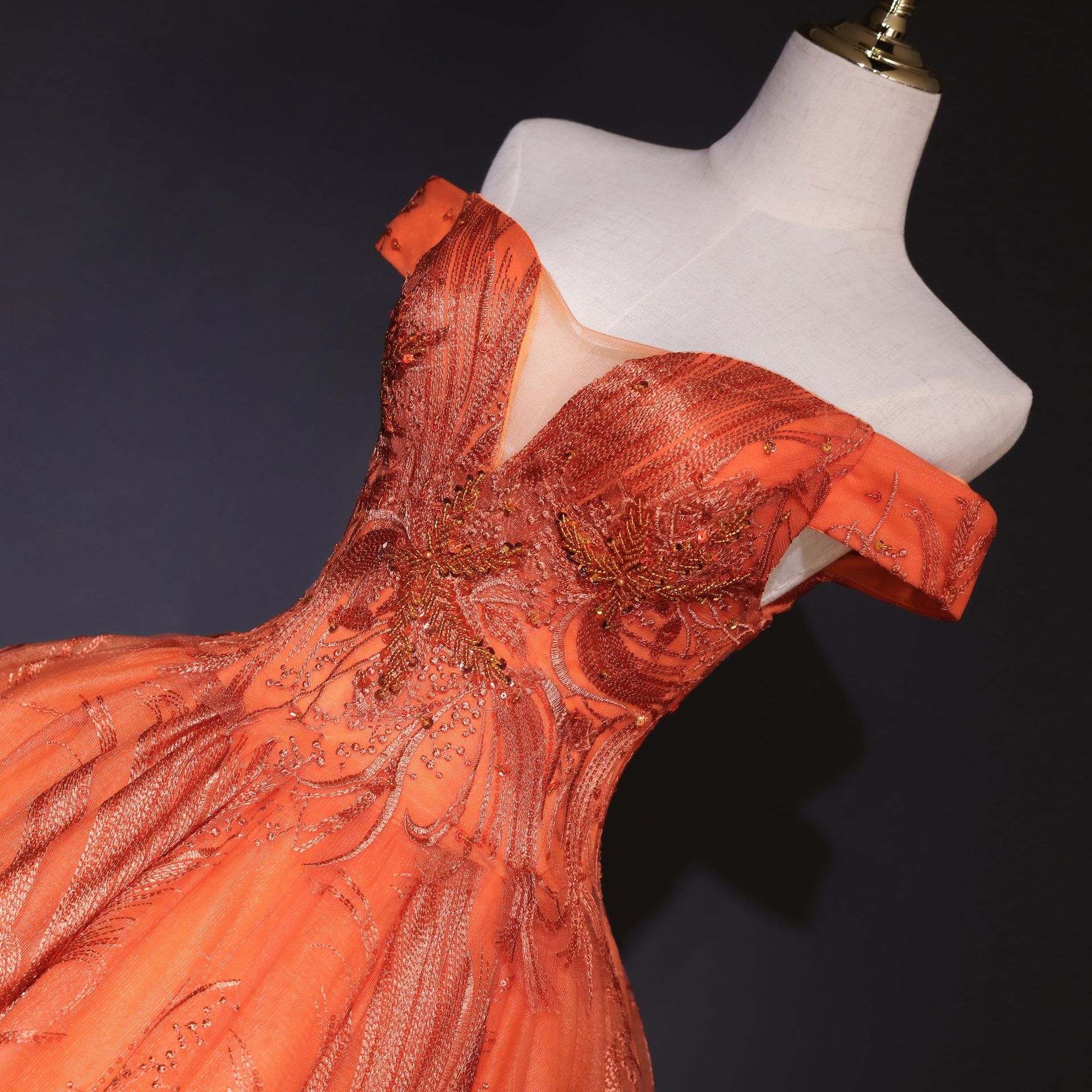 Damenbekleidung Farbiges Garn 2024 Braut Solo Kunst Prüfung Bühnenauftritt Puffrock Eine Schulter Schlankes Bankettkleid Versorgung_voghion.com