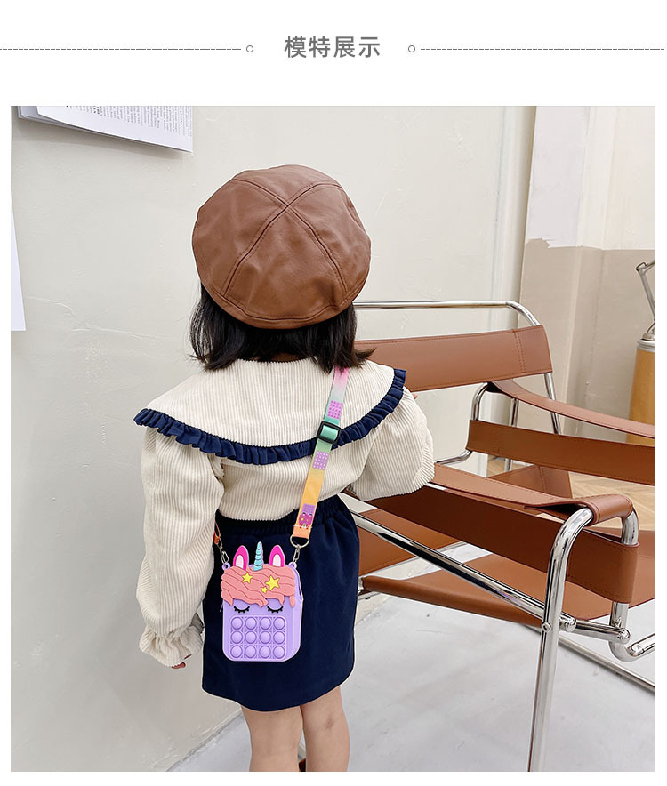 Color Cartoon Silicone Bag 2021 Autumn New Girl Child Change Storage Messenger Bag display picture 16
