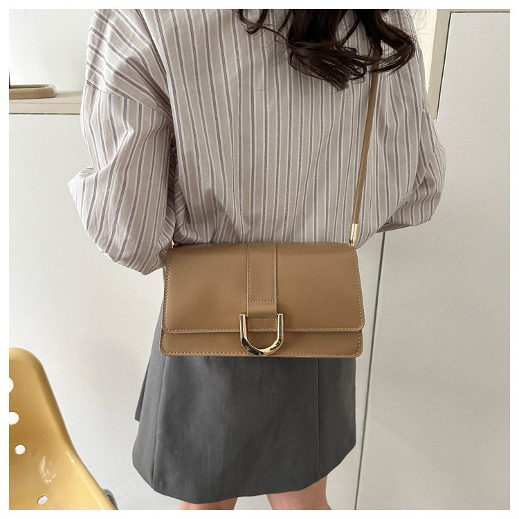 Bolsos estilo occidental femenino simple y versátil bolso de mensajero japonés de un solo hombro 2024 verano nuevo estilo retro de alta gama pequeño bolso cuadrado