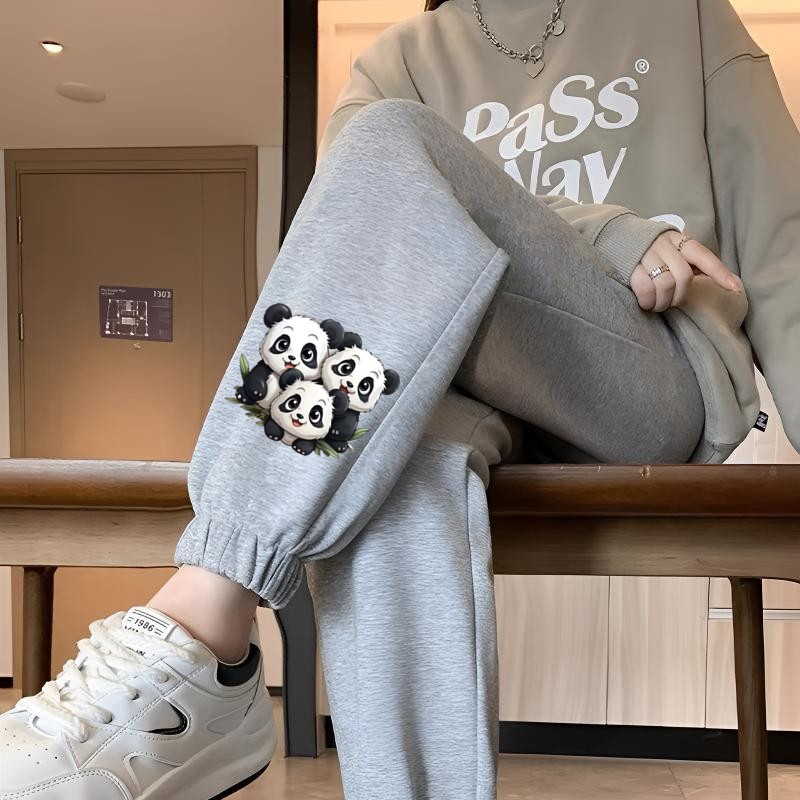 세 마리의 팬더 레깅스가 달린 얇은 회색 바지