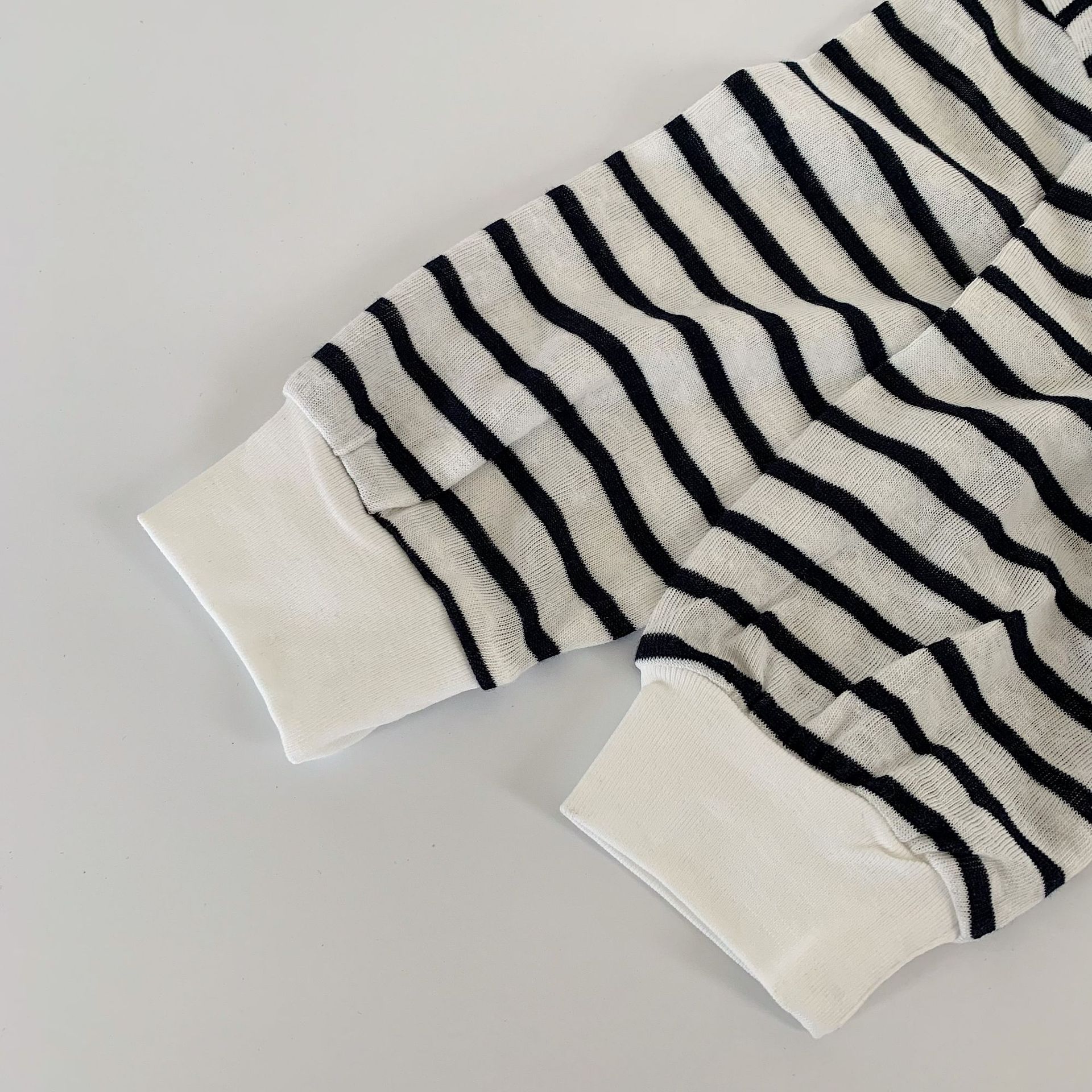 Camiseta infantil Mai Bao2025 otoño lindo niño collar nuevo producto de ropa de niños a rayas de manga larga chaqueta universal