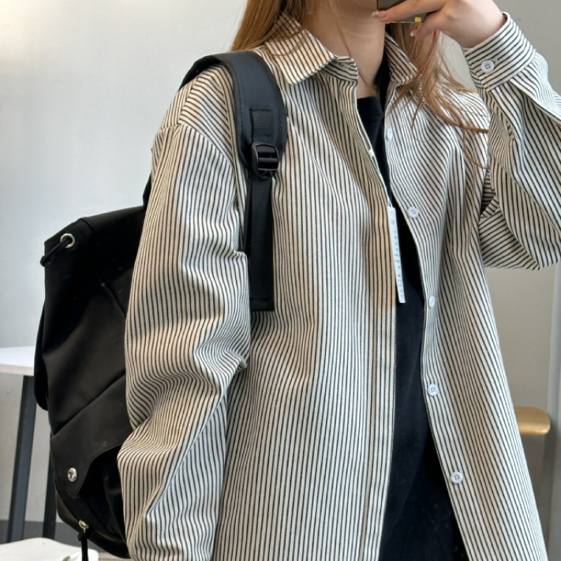 レトロなストライプの長袖のシャツの男性の春の夏の高品質のシャツの男女は同じカジュアルでゆったりしているカーディガンのコートの男性です。|undefined
