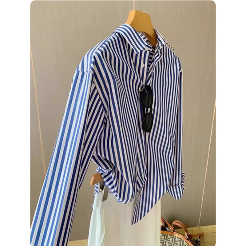 French-Style Classic Blue and White Striped Shirt for Women, Designed to Be Layered under a Blazer, with a Unique and Relaxed Style for Layering and Commuting French-Style Classic Blue and White Striped Shirt for Women, Designed to Be Layered under a Blazer, with a Unique and Relaxed Style for Layering and Commuting