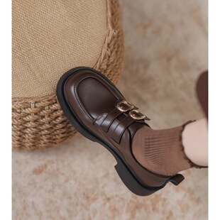 ܛƤ��~����ЬŮ2025�����¿��ɫһ�_��jk��Ь���Ӣ���LСƤЬ