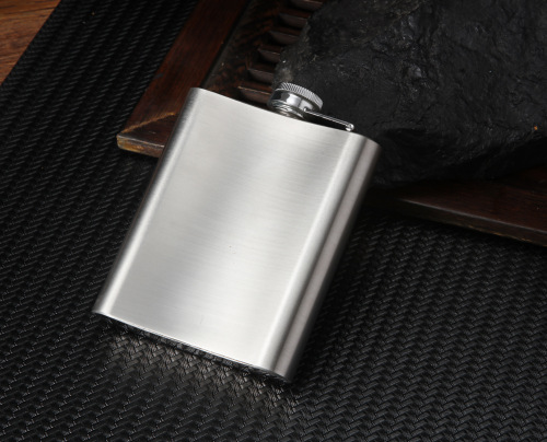 Retro style nostalgic stainless steel wine bottle silver thickened portable outdoor travel portable mini kettle home wine bottle