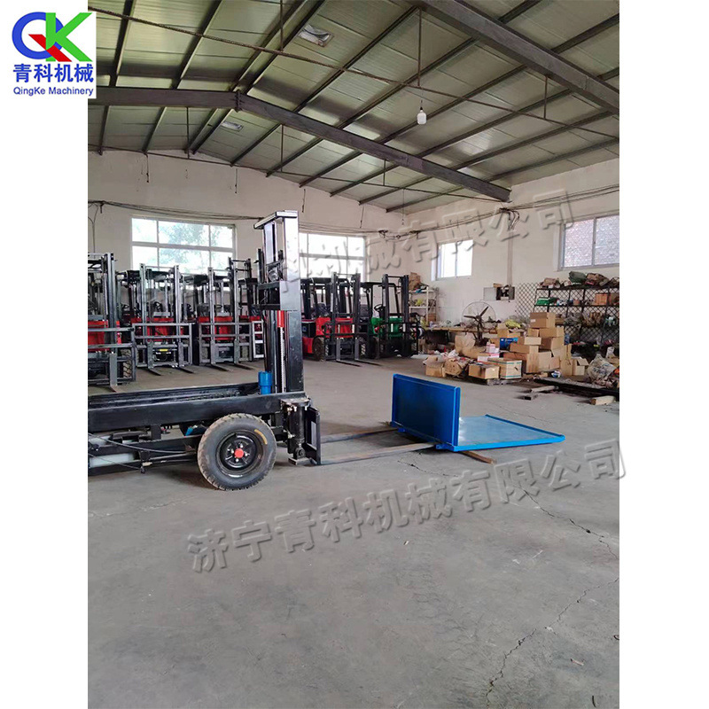 自装自卸电动三轮车 建筑工地拉砖车 0.8T液压升降搬运推高车