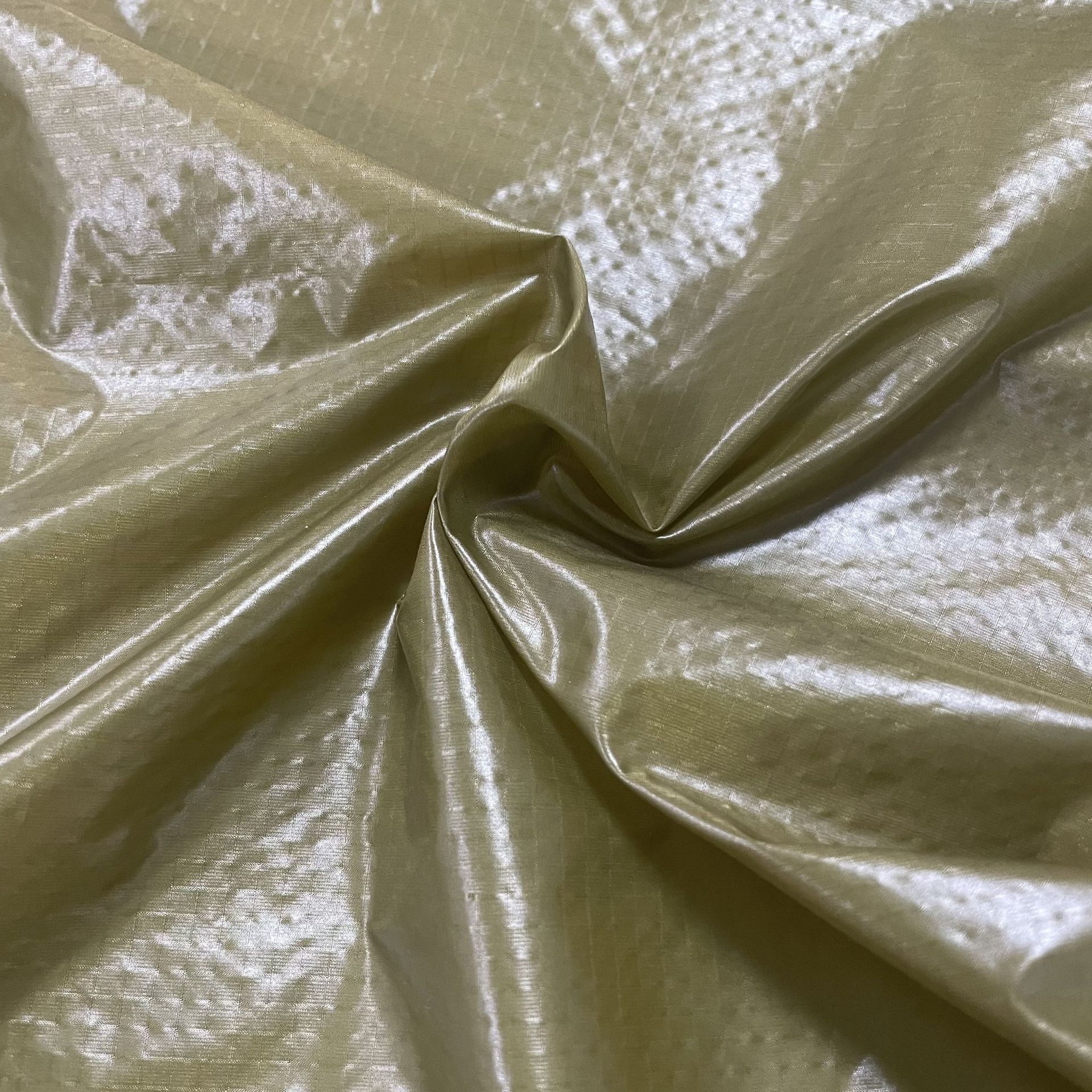 10D格子尼丝纺纺绒油压   防晒衣皮肤衣防晒服面料 防水 透气