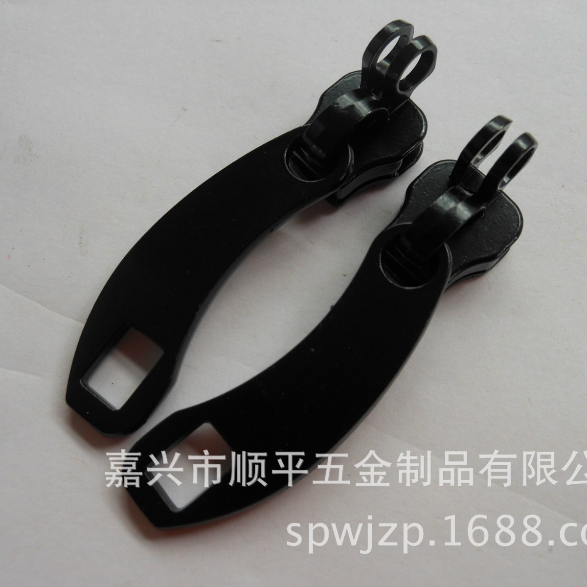 箱包拉头 8号电泳黑拉头 锁孔弯刀片 金属拉头 反穿拉头