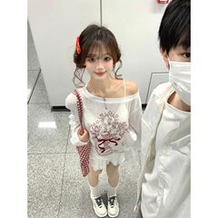 2025新品落書き斜め肩tシャツ日焼け止めブラウス女性春夏薄手ゆったり上着
