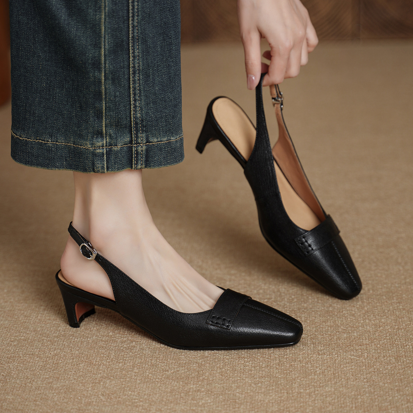 Sandal nữ da dê gót vuông 4.5 cm mũi kín hở gót phong cách Hàn Quốc — đen