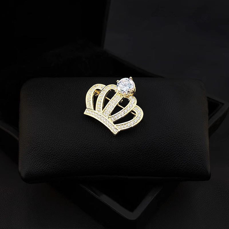 Broche corona princesa con circonita para blazer mujer_voghion.com