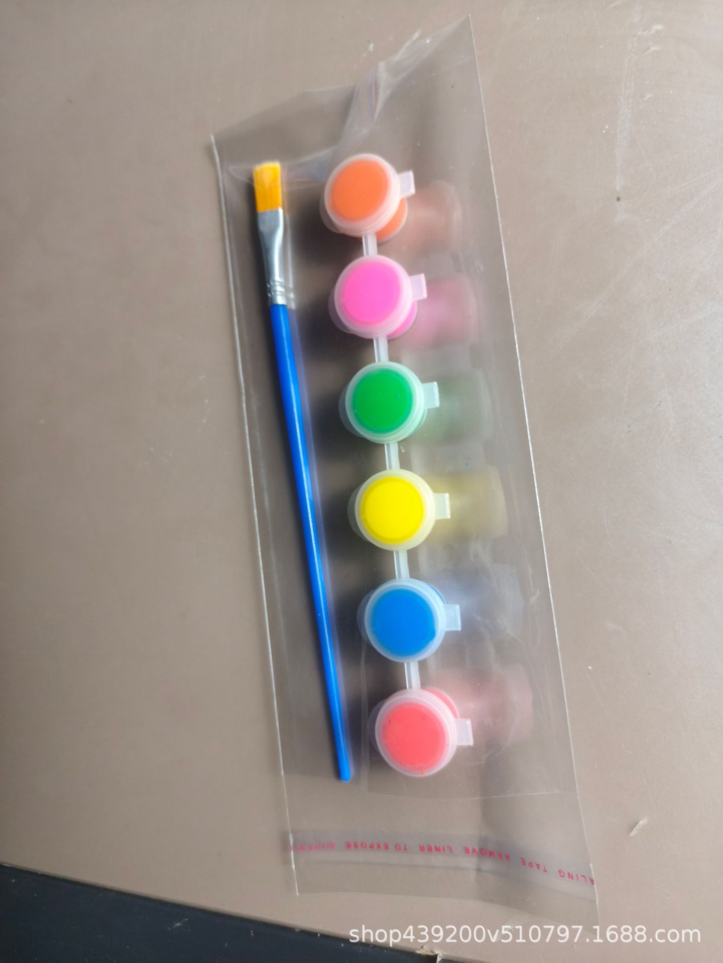 Puesto de actividades al por mayor Muñecas de yeso pintadas para niños Bolsas independientes Diy Graffiti 61 Día del niño Regalos para estudiantes