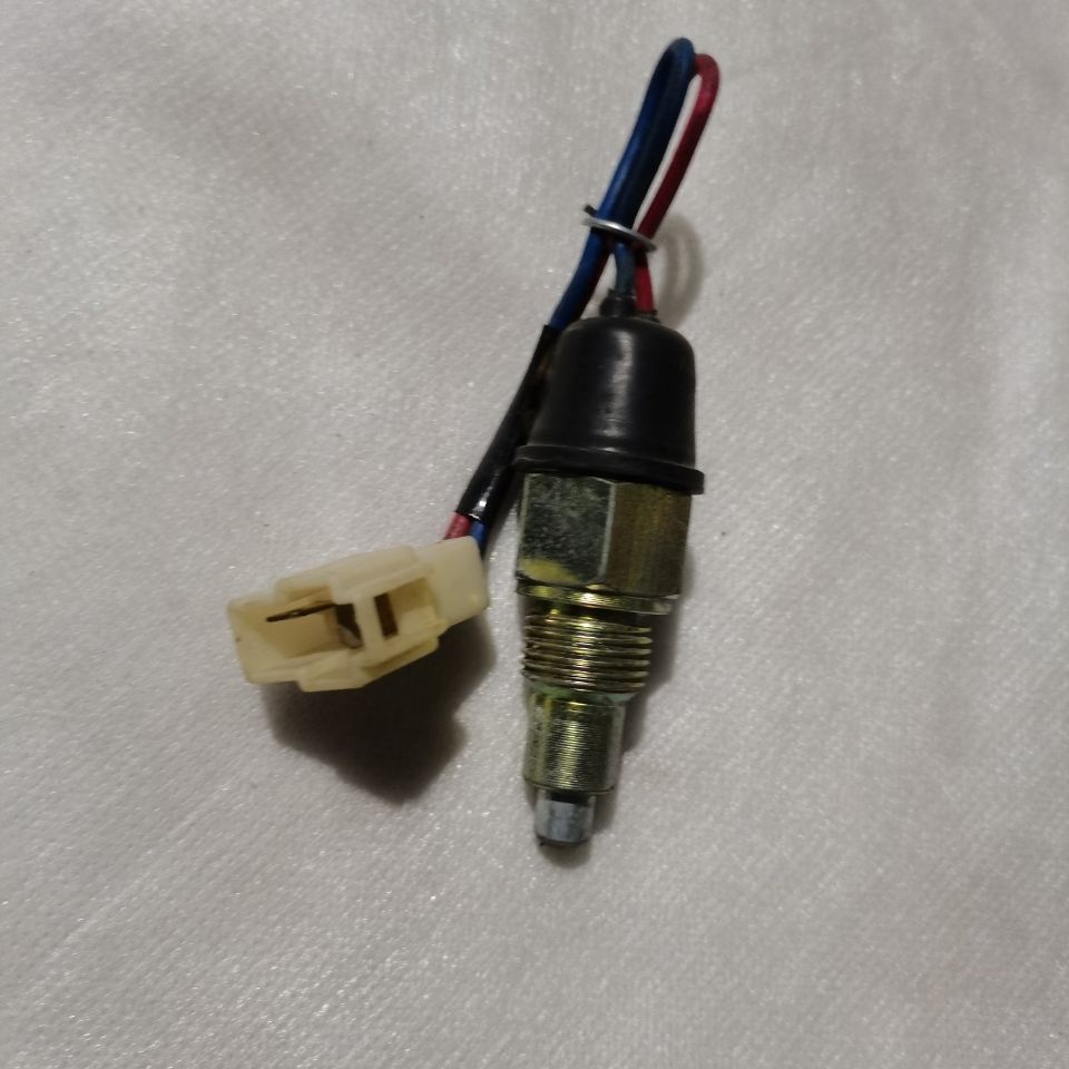 倒车开关:收割机配件.分常开/常闭