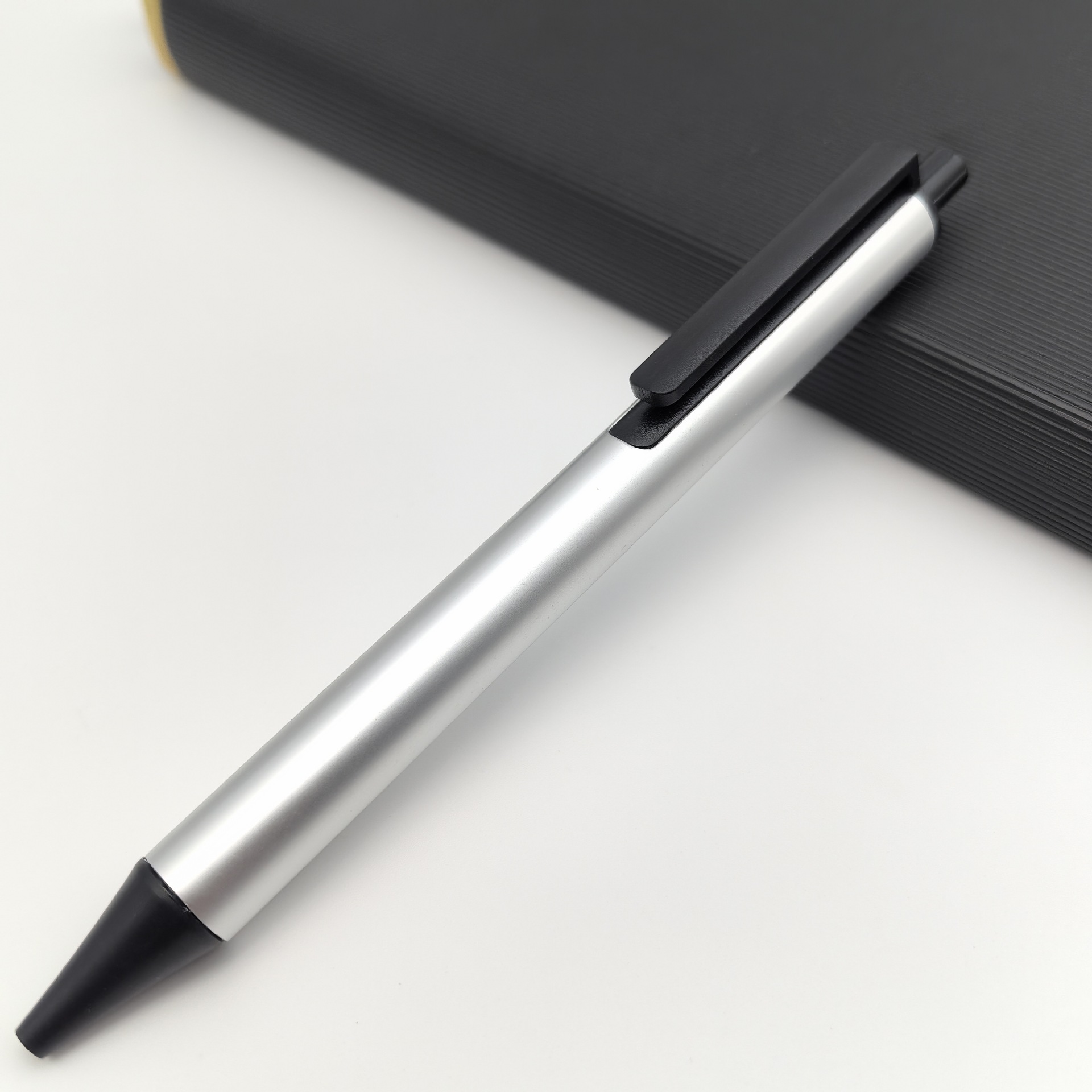 Bolígrafo de metal personalizado barra de aluminio colorido bolígrafo comercial puede ser logotipo láser publicidad publicitaria bolígrafo regalo al por mayor