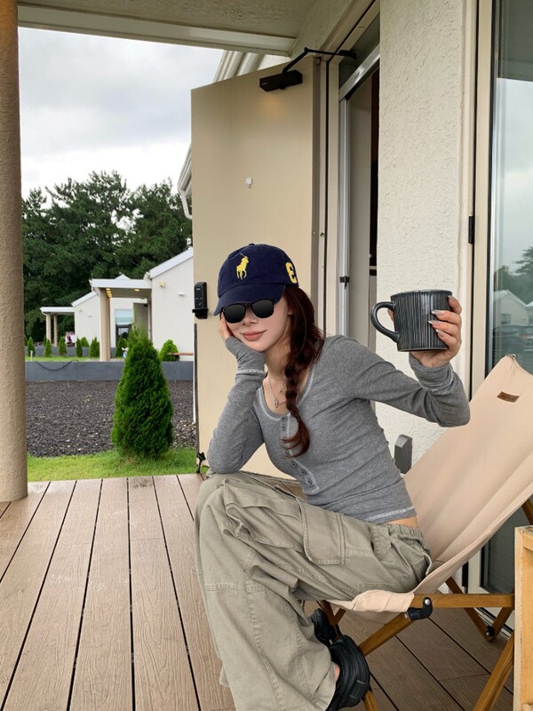 SUNONEONE 亨利扣修身显瘦长袖打底T恤女秋2025新款圆领薄款上衣|undefined