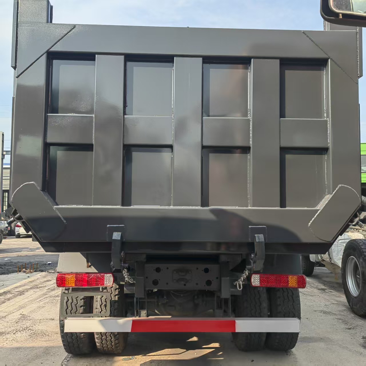 Special 375/371 Horsepower Rear Eight-Wheel Slag Transport Truck 6*4Howo Dump Truck for Sand and Gravel