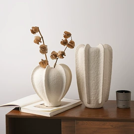 陶瓷工艺品;树脂工艺品;装饰花瓶