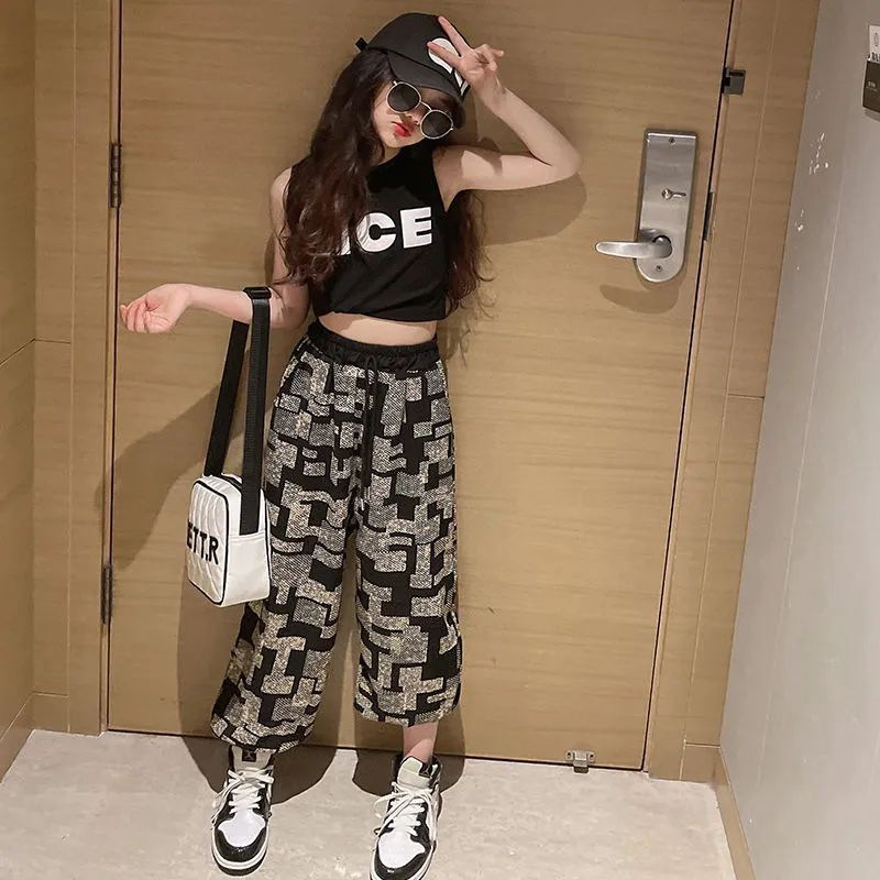 2025 traje de moda de manga corta para niñas, traje de verano de dos piezas, nuevo estilo rojo de red para niños, estilo extranjero, niño de mediana edad de verano
