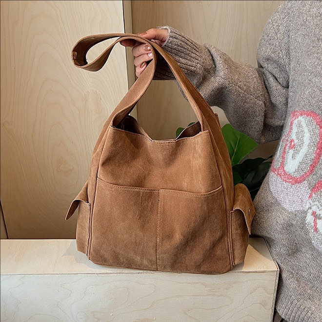 Transfronterizos otoño invierno bolsa de gran capacidad para mujeres 2025 nuevo retro gaúster bolso de cubo bolso de hombro universal