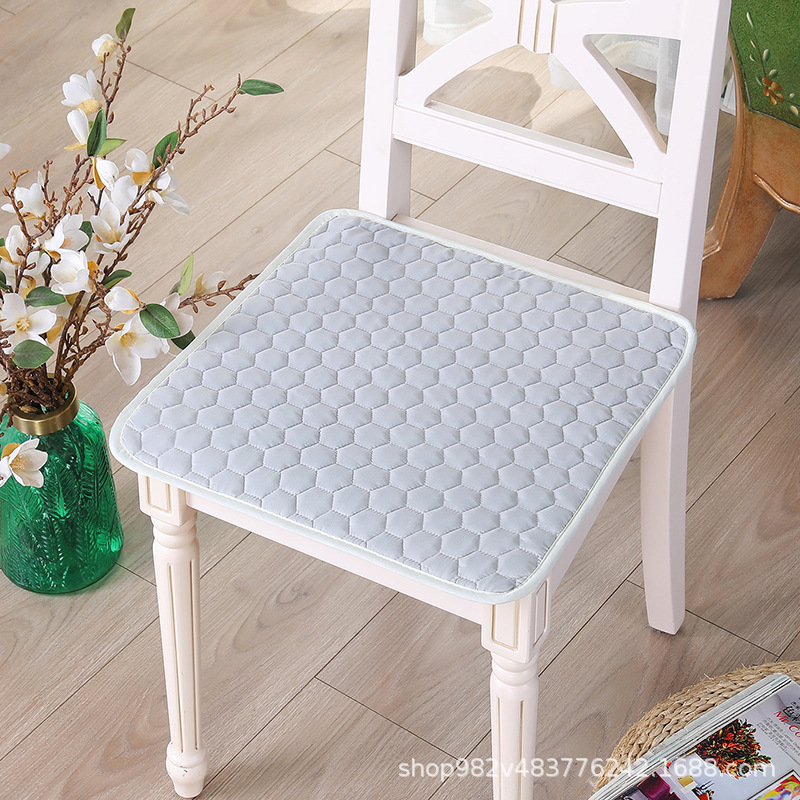 Chair cushion cushion four seasons universal chair cushion office fart cushion restaurant dining chair stool non-slip square seat cushion Chair cushion cushion four seasons universal chair cushion office fart cushion restaurant dining chair stool non-slip square seat cushion