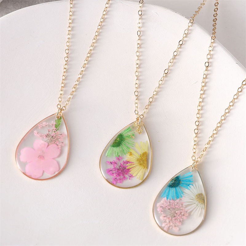 15g Weight Resin Pendant Material Pendant Necklace Classification Alloy Chain Material 1 Piece Quantity Casual Occasion Alloy, Resin Material Flower Pattern Unisex Gender Plating Design Pastoral, Simple Style Style Pastoral Simple Style Flower Alloy Resin Wholesale Pendant Necklace 9