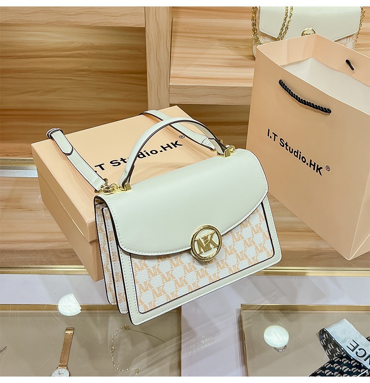 Bolsa tiracolo de couro para mulher com estilo casual e moderno_voghion.com