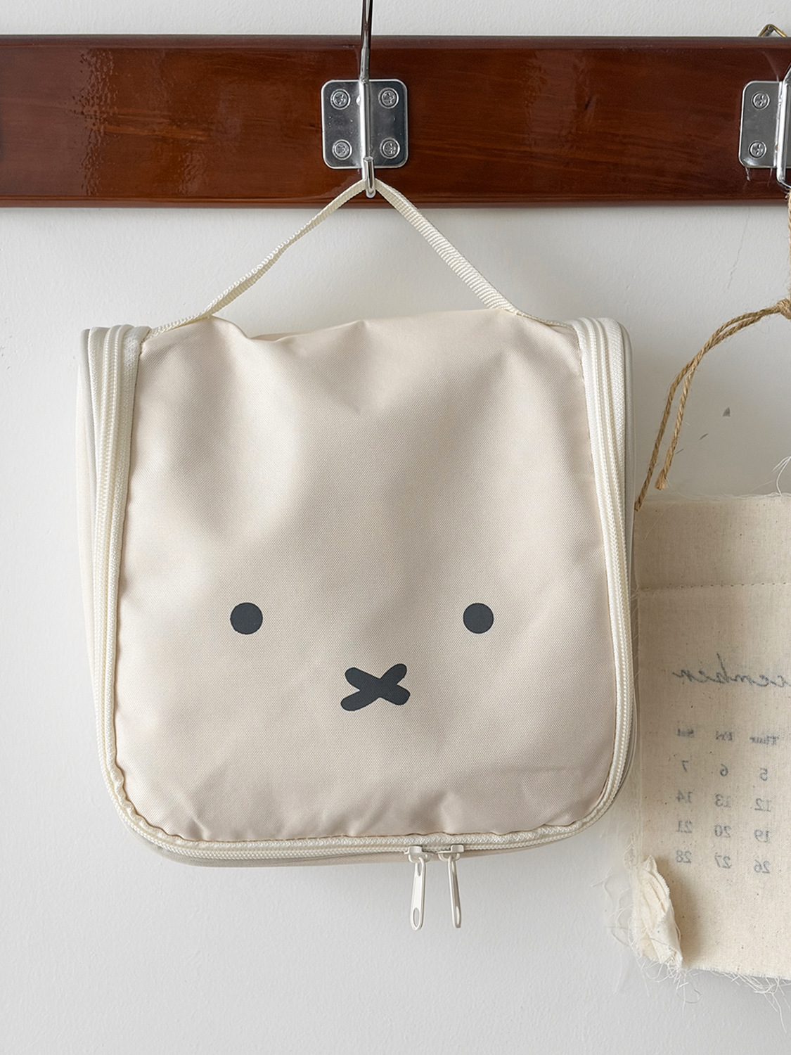 Bagos de maquillaje de conejo de arroz lindos nuevos bolsos de maquillaje portátiles multicapa de partición bolsa de almacenamiento multifuncional de viaje portátil