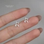 北极星四爪镂空星星耳钉