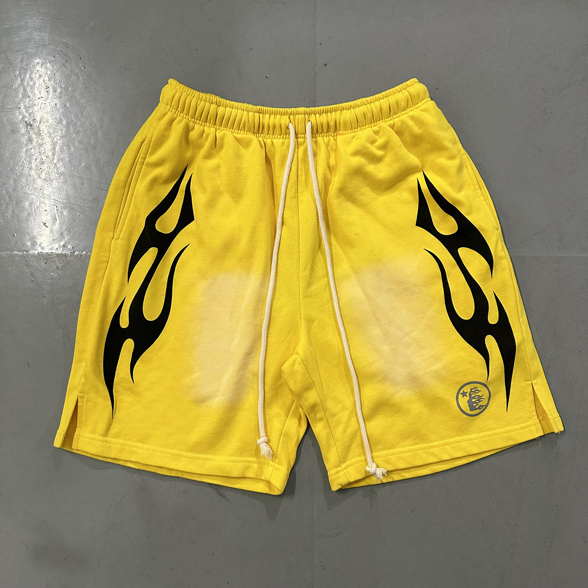 Hell Star lavando y desgastando pantalones cortos casuales 2024 verano nuevo estilo marca de moda europea y americana hip-hop pantalones de cinco puntos hombres y mujeres