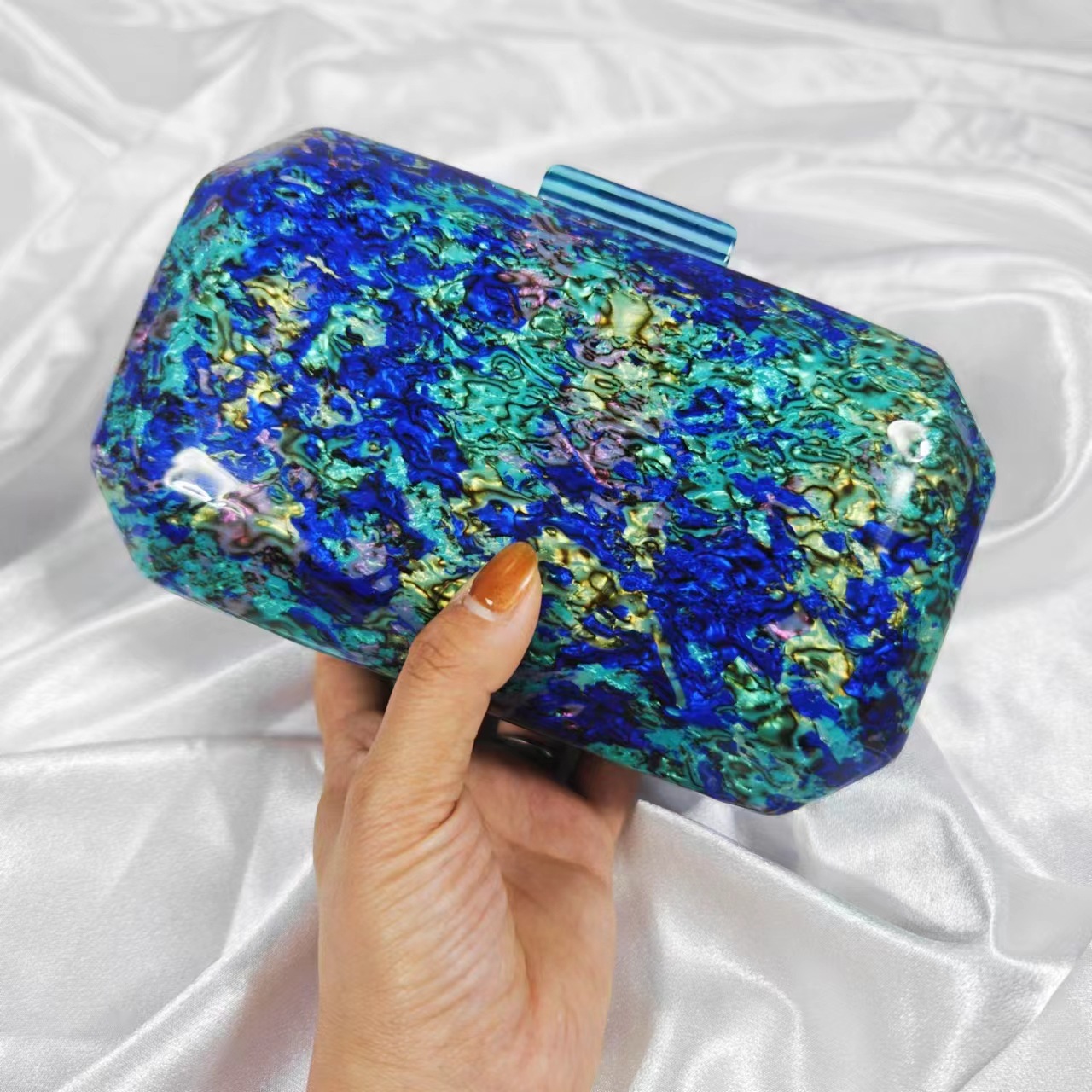 375g Weight Lock clasp Closure Type / Strap Type Evening Bag Bags Type Holiday, Party Occasion Arylic Material Solid Color Pattern All Seasons Season Women's Gender Elegant, Vintage Style Style Square Shape Small Size Gold White Blue Arylic Solid Color Square Evening Bags 12