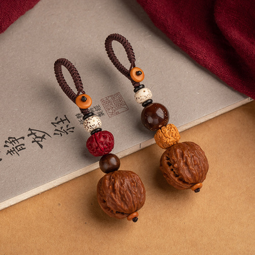 Natural Wenwan Walnut Car Keychain Pendant Men's Retro Personality Creative Couple Bag Chain Pendant Gift Pendant