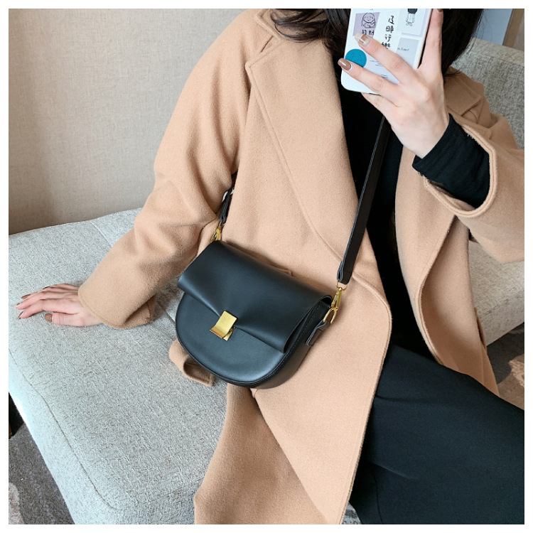 Korean Version Of The Simple Texture Small Bag Autumn 2021 New Trendy Fashion One-shoulder Cross-body Saddle Bag display picture 10