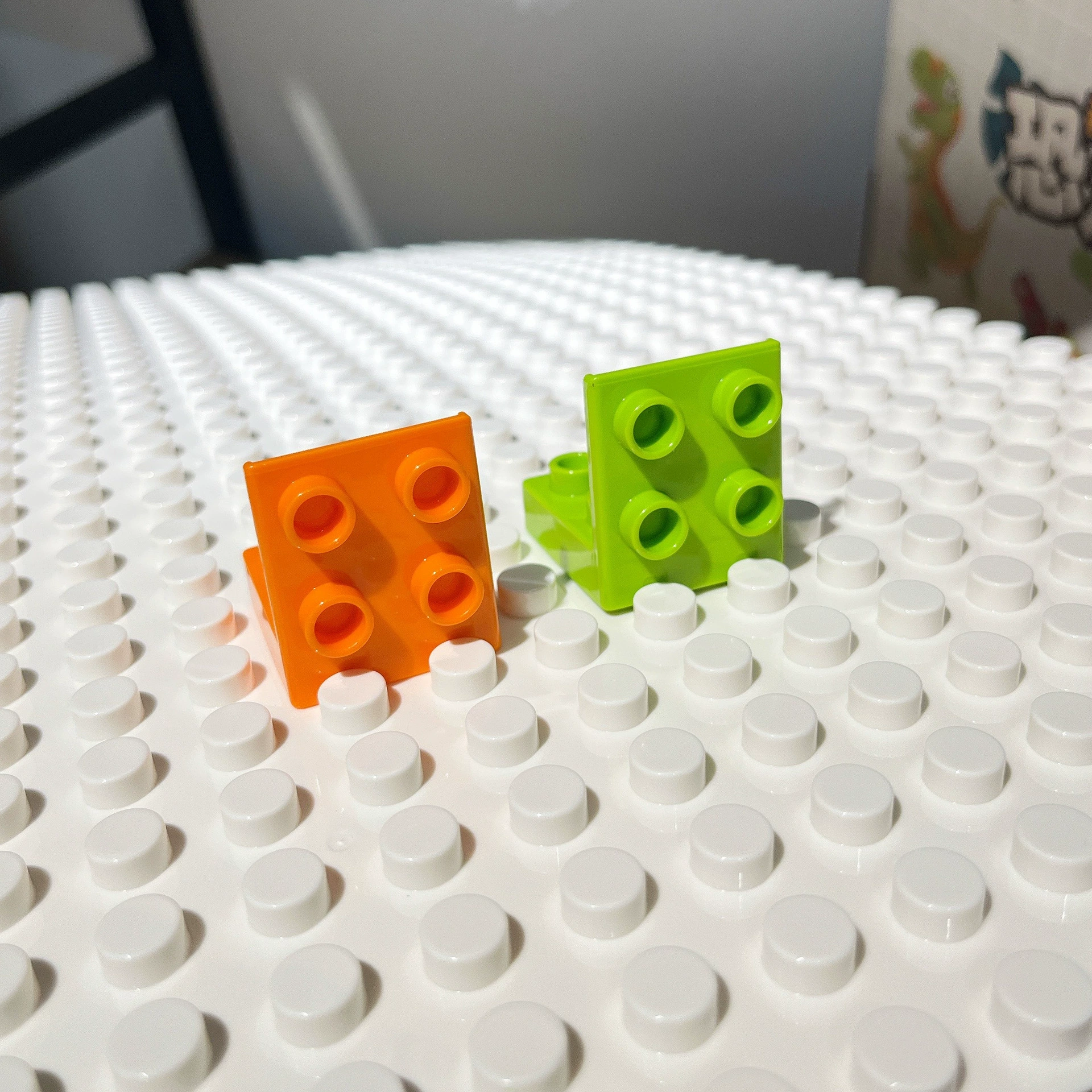 Children's bulk building block wall converter compatible with Lego building blocks large particles 4-hole conversion head educational toys wholesale