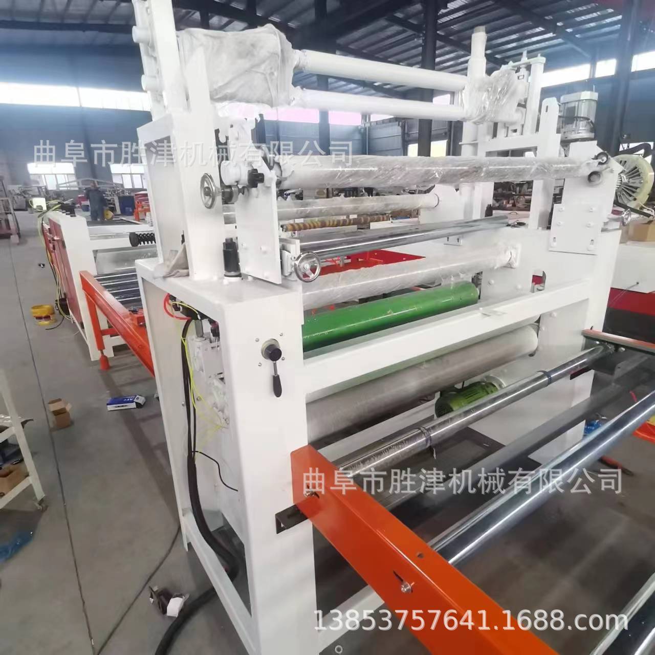 防火板植绒布复合机 木饰面板胶膜平贴机 竹木纤维墙板贴面机