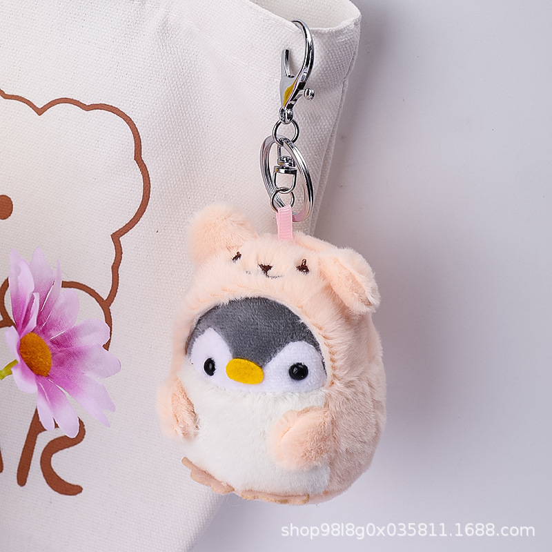 かわいいアニメ旅行ペンギンのリュックサックは子供のキーホルダーのぬいぐるみのプレゼントを掛けます。|undefined