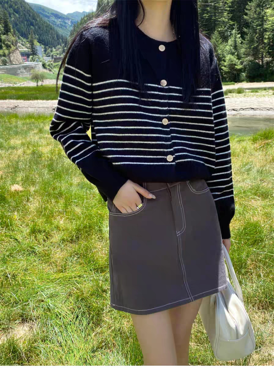 Cardigan de punto a rayas francesas para mujeres a principios de otoño pequeño plegado para usar suéter de manga larga de cuello redondo chaqueta superior image 8