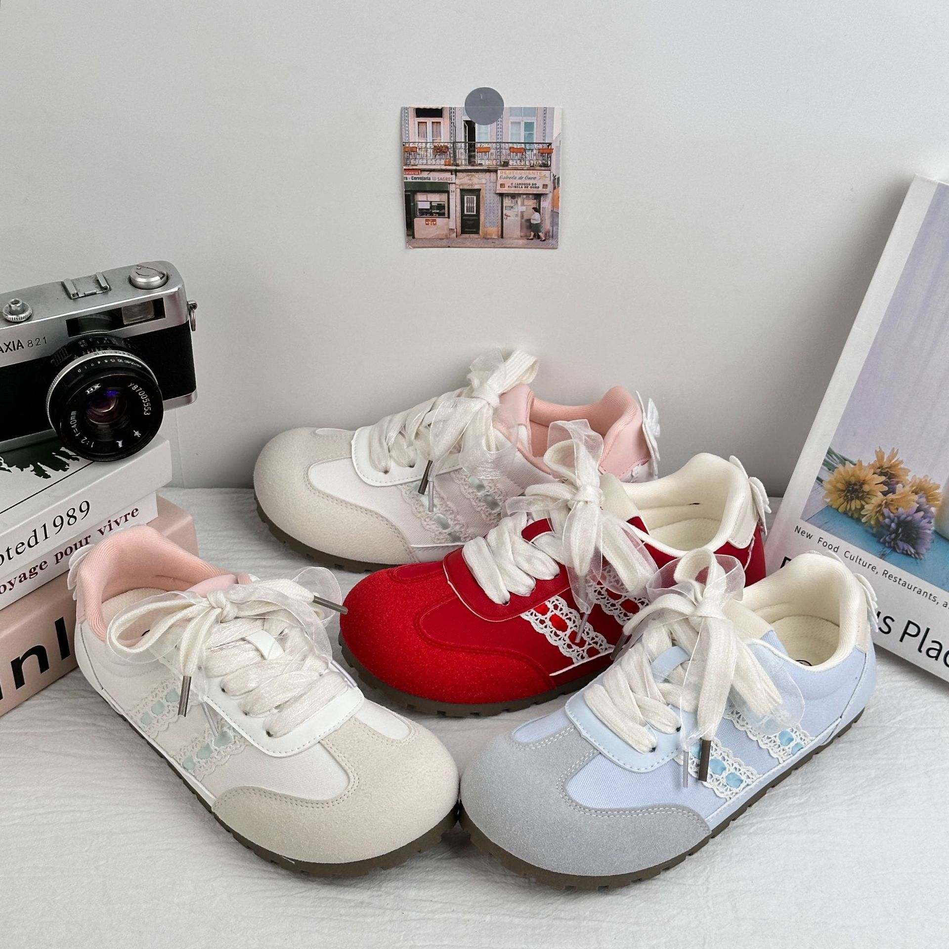 Zapatos de entrenamiento de mujeres de Bode2025 nuevos zapatos blancos transpirables de verano con suela gruesa, zapatos de skate de nicho