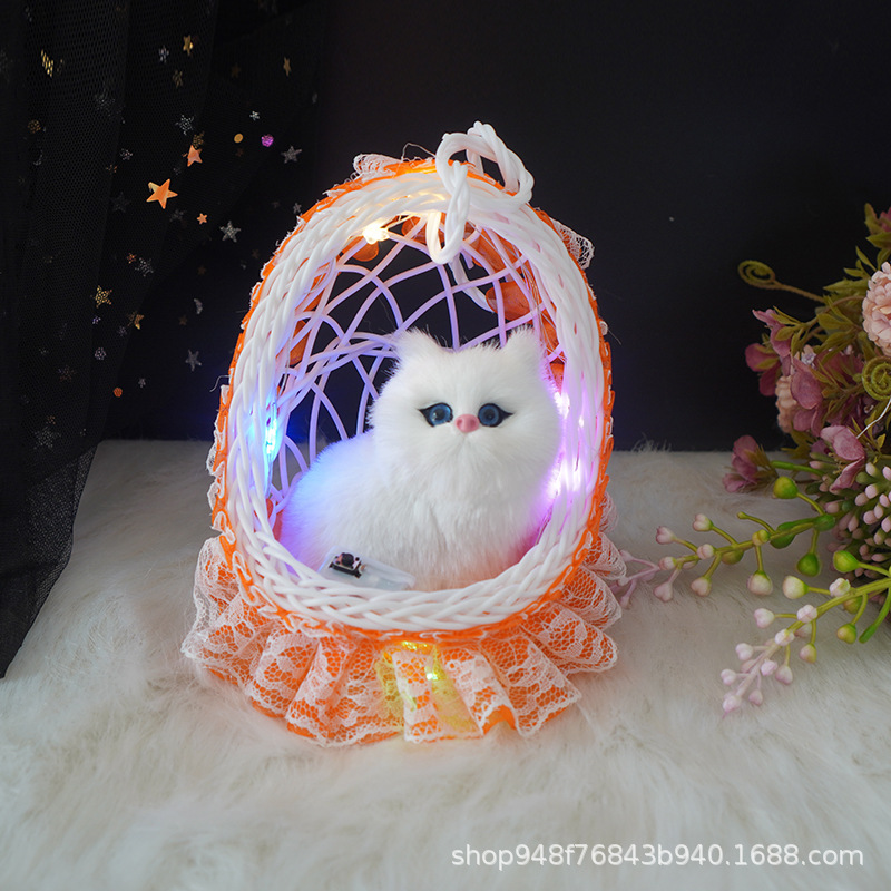 빛나는 교수형 바구니 (오렌지) 는 작은 흰 고양이라고 할 것입니다.