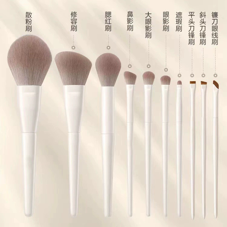 Cheng Shianは、アイシャドウブラシ、ブレードブラシ、パウダーブラシ、チーク、初心者向けのブラシツールのフルセットを推奨しています。|undefined