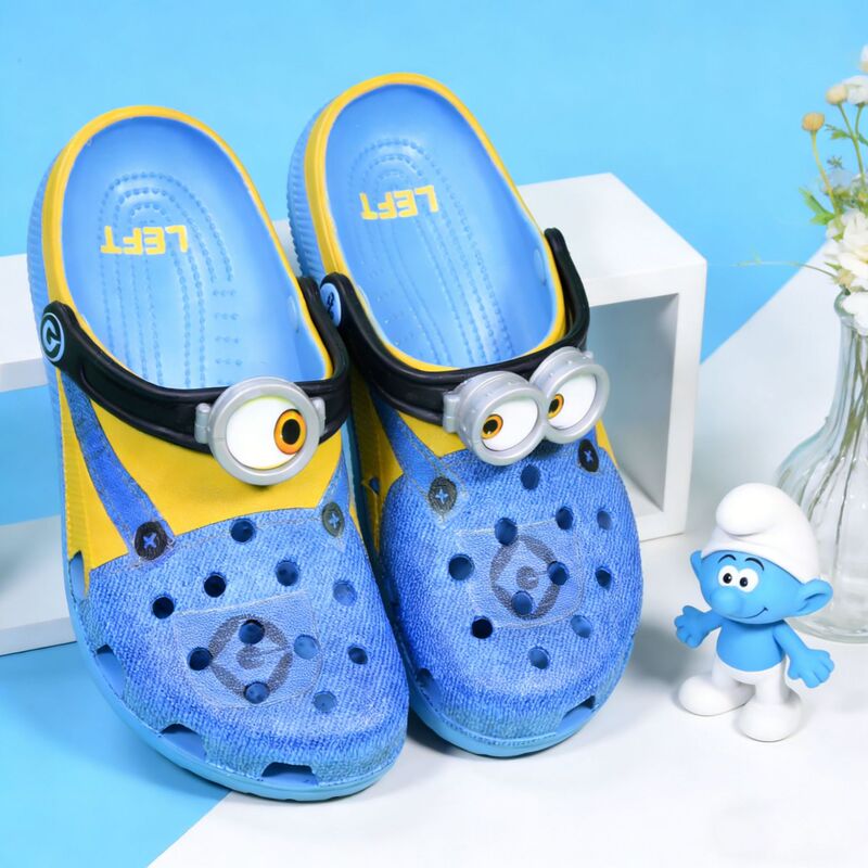 Minions Cross-Strap Clogs with Glasses Design, Parent-Child Shoes, Despicable Me Beach Clogs, Wholesale Minions Cross-Strap Clogs with Glasses Design, Parent-Child Shoes, Despicable Me Beach Clogs, Wholesale