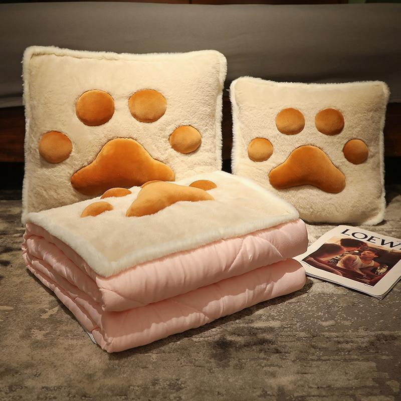 연한 갈색 고양이 발톱