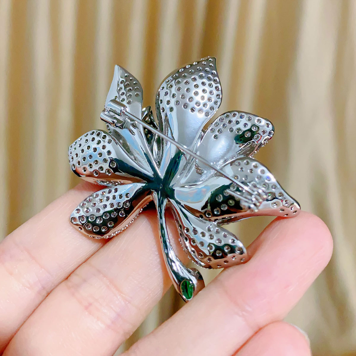 Dulce Pin Flor Cobre Embutido Cristal Circón Mujeres Broches display picture 6