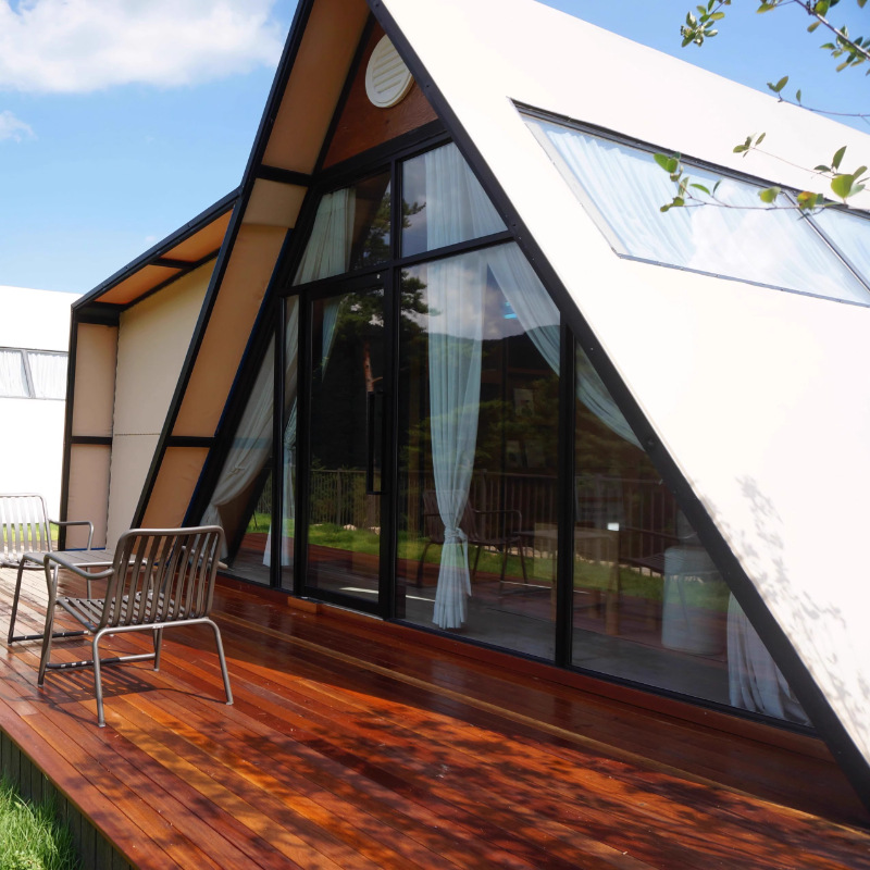 Carpa de triángulo de lujo al aire libre Star River Nomad Tent Resort Camping Red Tent