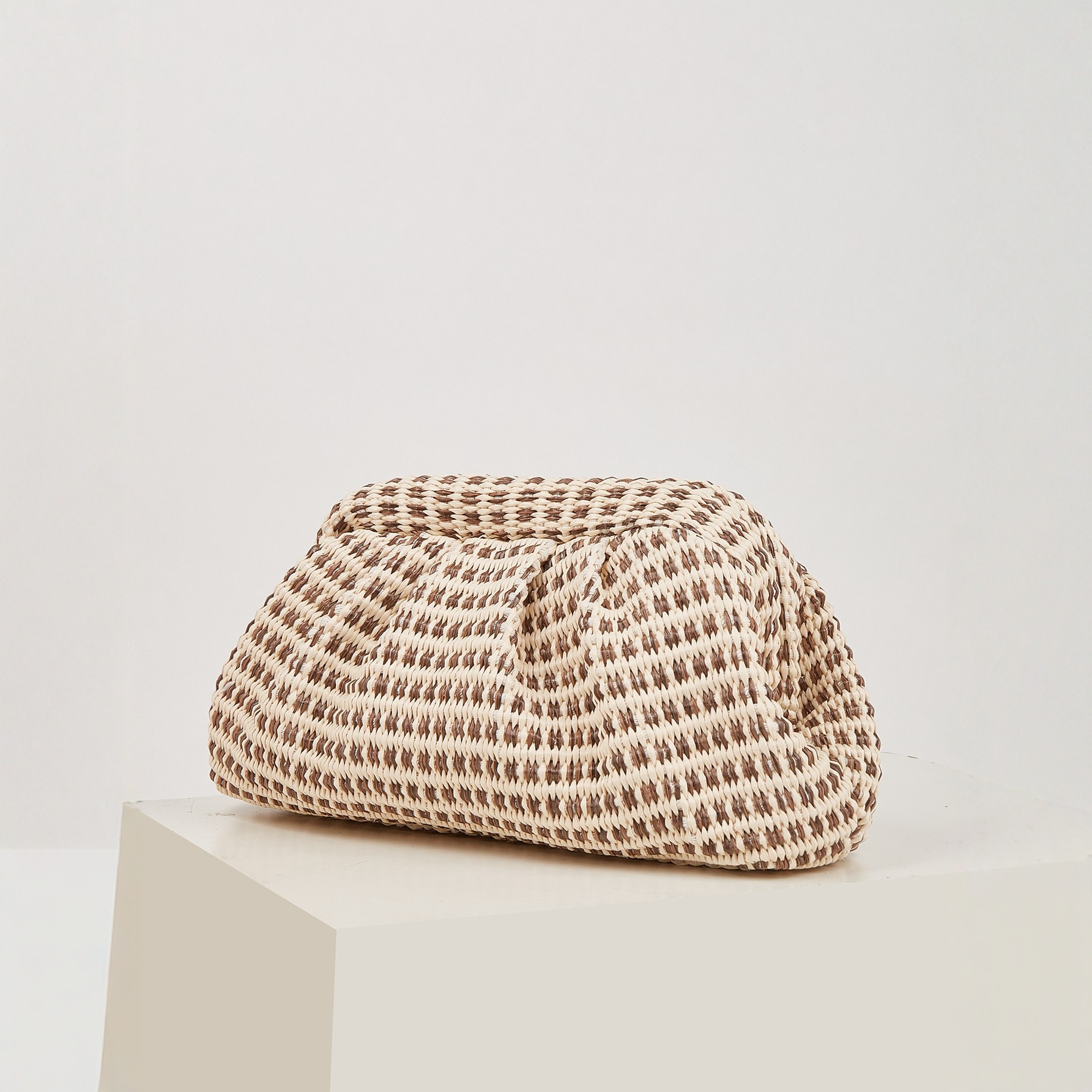 New Fashion Simple Woven Clutch Bag For Women, Cloud Bag For Vacation Beach, Versatile Chain Crossbody Bag - Thumbnail 2