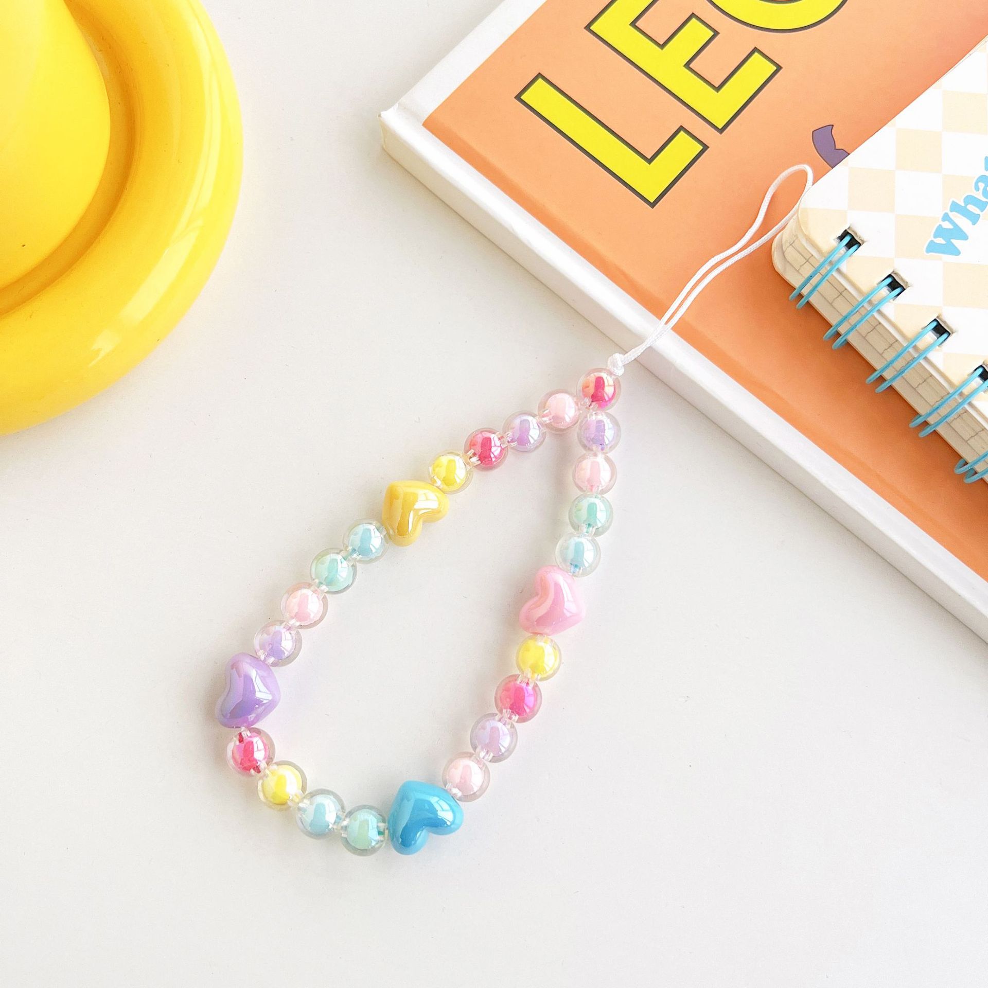 컬러풀한 비즈 러브 팔찌